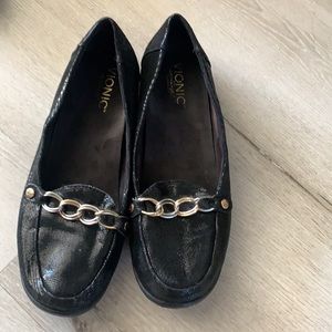 Vionic Women's Loafers/Flats 8.5 leather with orthaheel technology black…